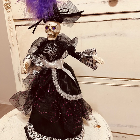 💀✨ Victorian-Style Skeleton Doll Decoration ✨💀 - Picture 1 of 6